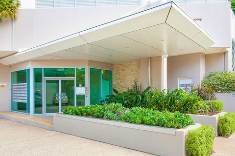 Beachlife Holiday Apartments - Accommodation Newcastle 0