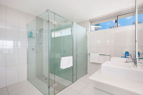Beachlife Holiday Apartments - Accommodation Newcastle 3