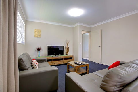 Beachpark Apartments - Accommodation Newcastle 4