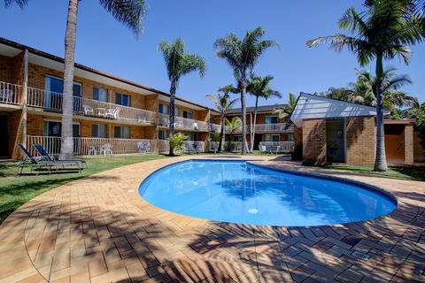 Beachpark Apartments - Accommodation Newcastle 2