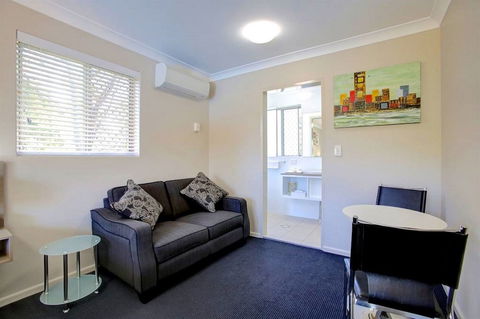 Beachpark Apartments - Accommodation Newcastle 3