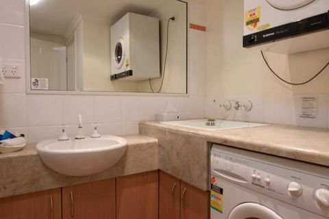 Mid City Luxury Suites - Accommodation Newcastle 4