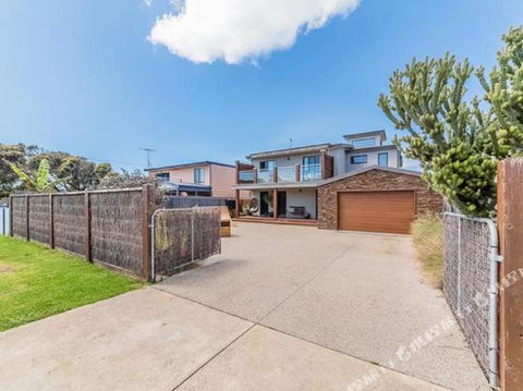Smiths Beach Paradise - Accommodation Newcastle 0
