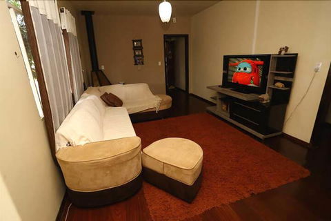 Lakeview 3 Bedroom House - Accommodation Newcastle 0