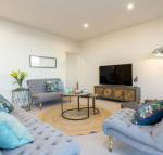Luxury Four Bedroom Apartment - Accommodation Newcastle