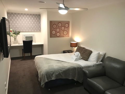 Rosanna Mansion - Accommodation Newcastle 5
