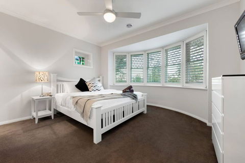Rosanna Mansion - Accommodation Newcastle 4