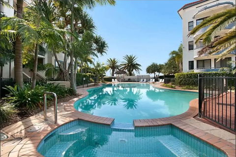Gold Coast Apartment At Sandcastles On Broadwater - Accommodation Newcastle 3