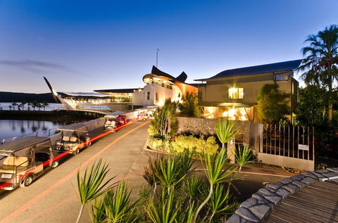 Yacht Club Villa 33-Serenity-Ocean Views With Golf Buggy - Accommodation Newcastle 0