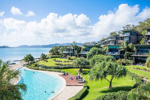 Yacht Club Villa 33-Serenity-Ocean Views With Golf Buggy - Accommodation Newcastle 3