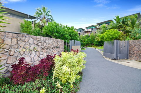 Yacht Club Villa 33-Serenity-Ocean Views With Golf Buggy - Accommodation Newcastle 1