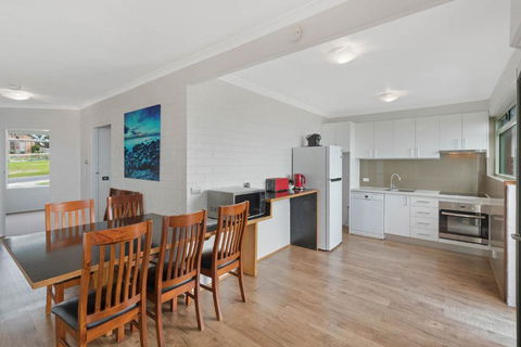 Whalevue Unit 2 - Accommodation Newcastle 1
