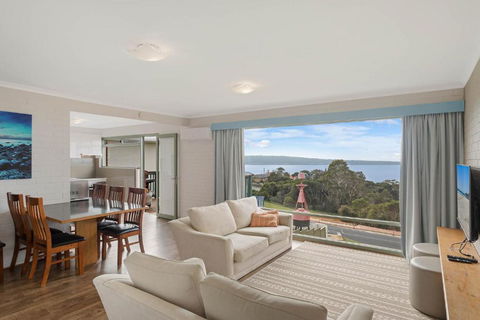 Whalevue Unit 2 - Accommodation Newcastle 5