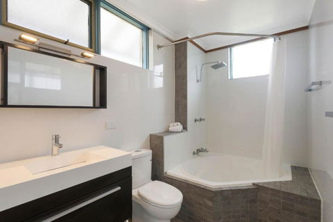 Whalevue Unit 2 - Accommodation Newcastle 4