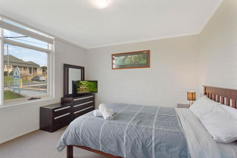 Whalevue Unit 2 - Accommodation Newcastle 2