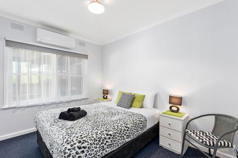 Wattle Grove Villa - Accommodation Newcastle 4