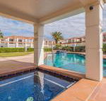 Breakers Block 1 unit 1 Pool in complex across the road from the beach - Accommodation Newcastle