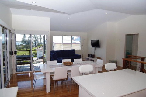 Beach Club 2 5 Gowing Street - Accommodation Newcastle 6