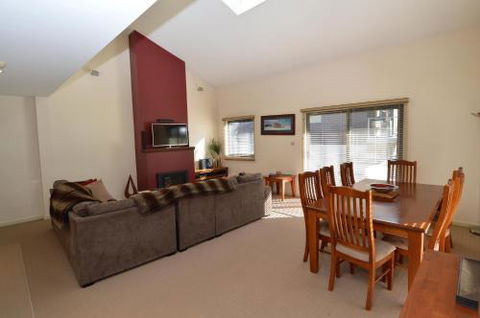 Snowbound 1 - Accommodation Newcastle 5