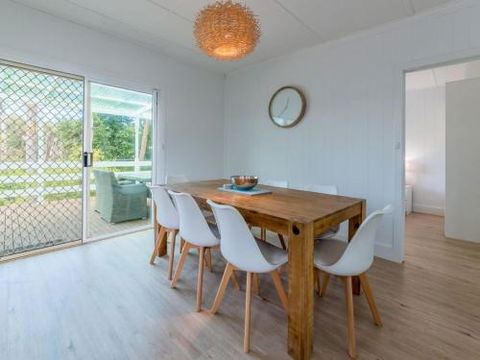 DRIFTAWAY ACROSS FROM SURF BEACH - Accommodation Newcastle 3