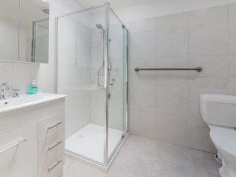 DRIFTAWAY ACROSS FROM SURF BEACH - Accommodation Newcastle 5