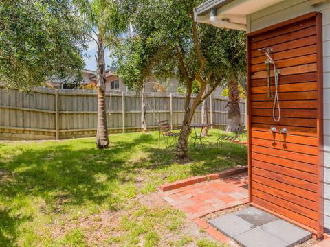 DRIFTAWAY ACROSS FROM SURF BEACH - Accommodation Newcastle 2
