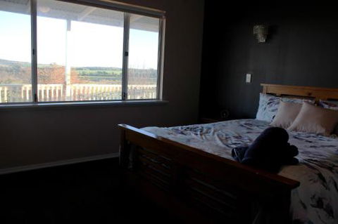 A Better Life Animal Sanctuary FarmStay Private Two Bedrooms Lounge Room & Bathroom & Toilet Shared Kitchen - Accommodation Newcastle 4