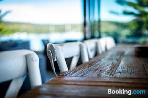 Beauty On Booker Bay - Accommodation Newcastle 3