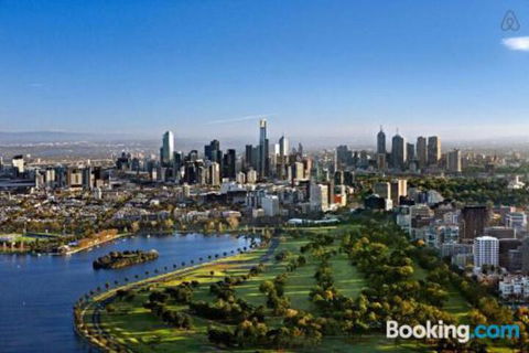 A Cozy CBD Suite With Spectacular City Views - Accommodation Newcastle 4
