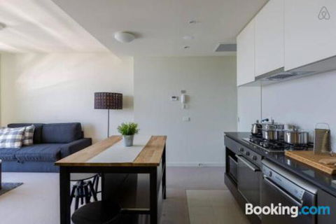 A Cozy CBD Suite With Spectacular City Views - Accommodation Newcastle 0