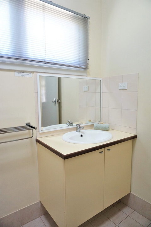 Exmouth Villas Unit 30 Large Undercover Deck For Entertaining - Accommodation Newcastle 0