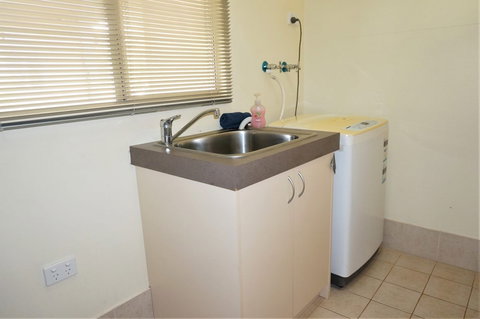 Exmouth Villas Unit 30 Large Undercover Deck For Entertaining - Accommodation Newcastle 6