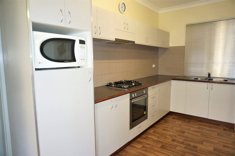 Exmouth Villas Unit 30 Large Undercover Deck For Entertaining - Accommodation Newcastle 5