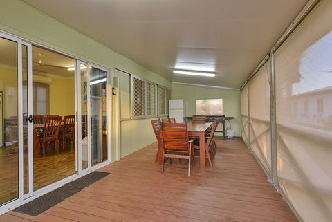 Exmouth Villas Unit 30 Large Undercover Deck For Entertaining - Accommodation Newcastle 2