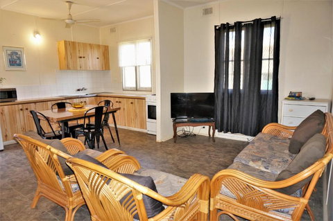 Exmouth Villas Unit 29 Affordable 3 Bedroom Villa With A Great Location - Accommodation Newcastle 4