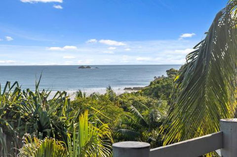 Byron Bay Treehouse On Lighthouse Road - Accommodation Newcastle 0