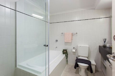 A Comfy 2BR Home Top Location FREE Parking - Accommodation Newcastle 5