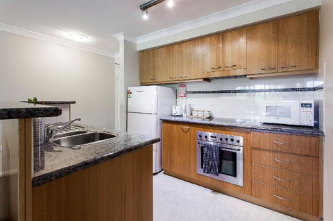 A Comfy 2BR Home Top Location FREE Parking - Accommodation Newcastle 6