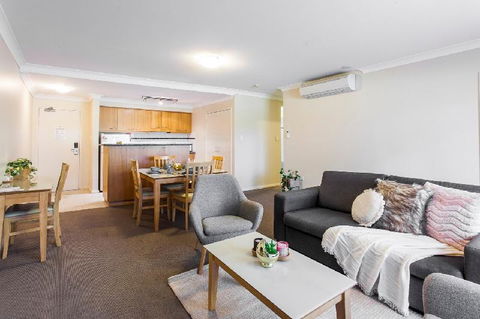 A Comfy 2BR Home Top Location FREE Parking - Accommodation Newcastle 3