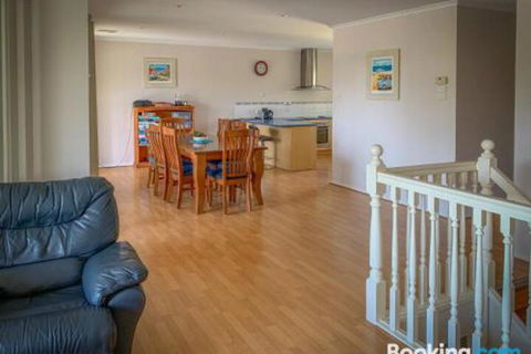 Endeavour 6 - Accommodation Newcastle 6
