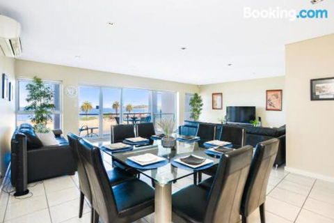 Bayline Beachfront Apartment No 4 - Accommodation Newcastle 4