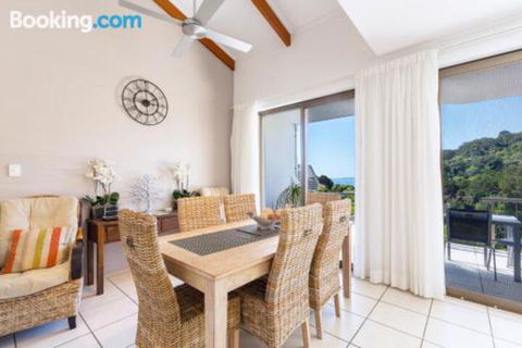 Split Living With Ocean Views Noosa Heads - Accommodation Newcastle 2