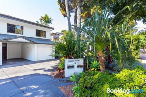 Split Living With Ocean Views Noosa Heads - Accommodation Newcastle 0
