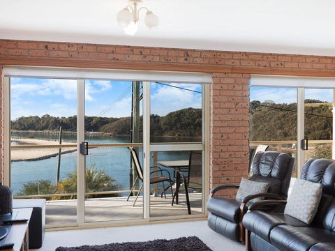 Grand Pacific 2 Unit 2 - Accommodation Newcastle 2