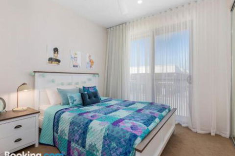 SEASIDE By THE BEACH - Accommodation Newcastle 6
