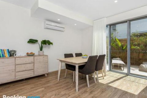 SEASIDE By THE BEACH - Accommodation Newcastle 1