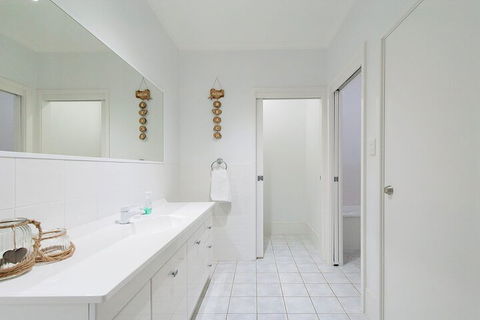 Dutchies Sand & Sea Beach House - Accommodation Newcastle 6