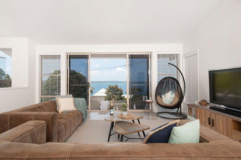 Dutchies Sand & Sea Beach House - Accommodation Newcastle 2