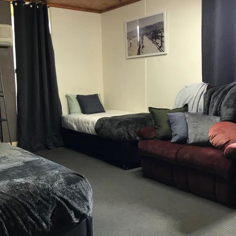 Granite Belt Cabins - Accommodation Newcastle 4