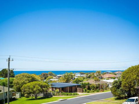 Williams Wonder Large Beach House - Accommodation Newcastle 3